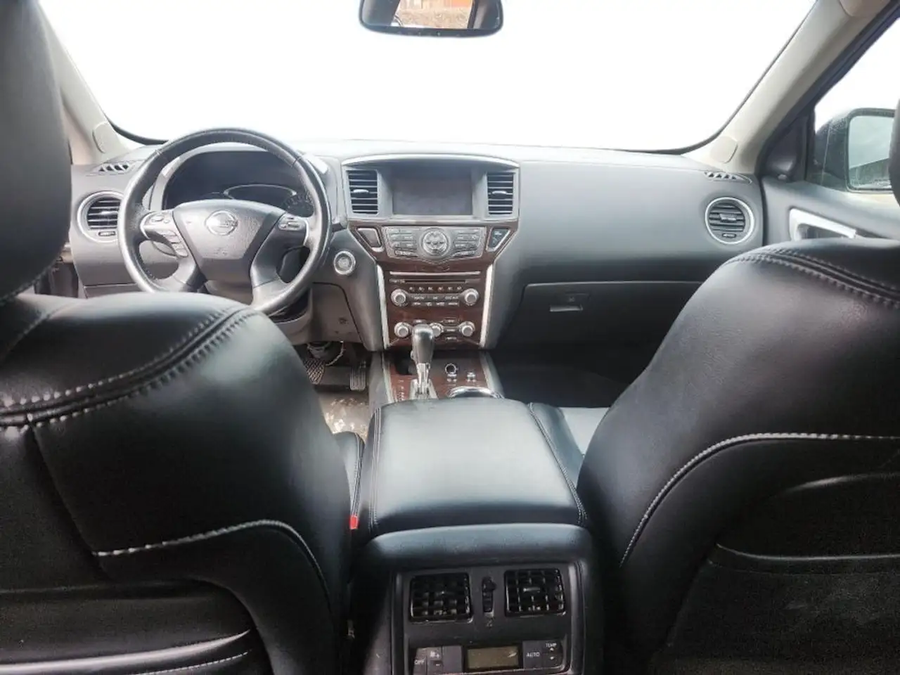Nissan Pathfinder снимка Nissan Pathfinder