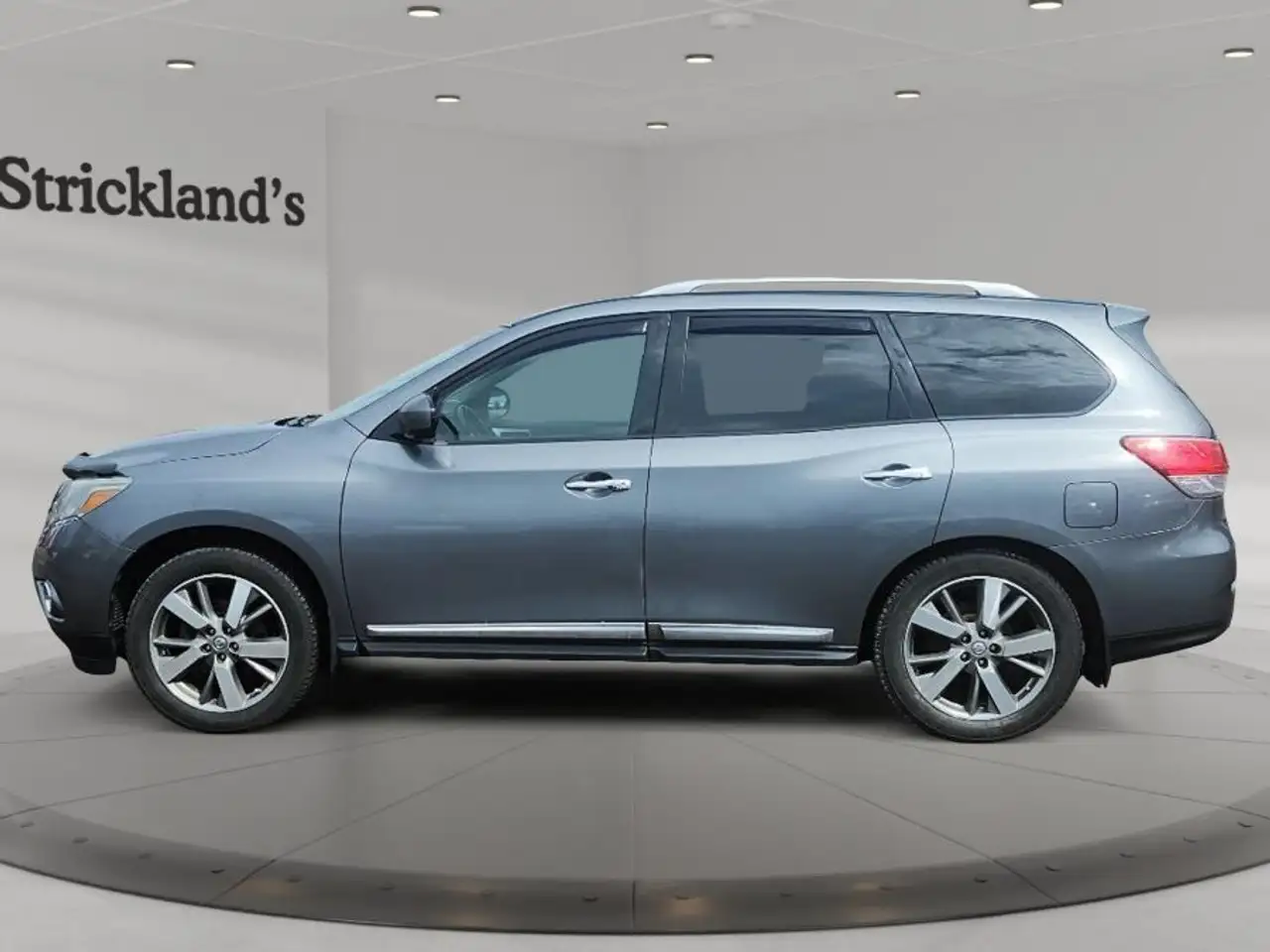 Nissan Pathfinder снимка Nissan Pathfinder