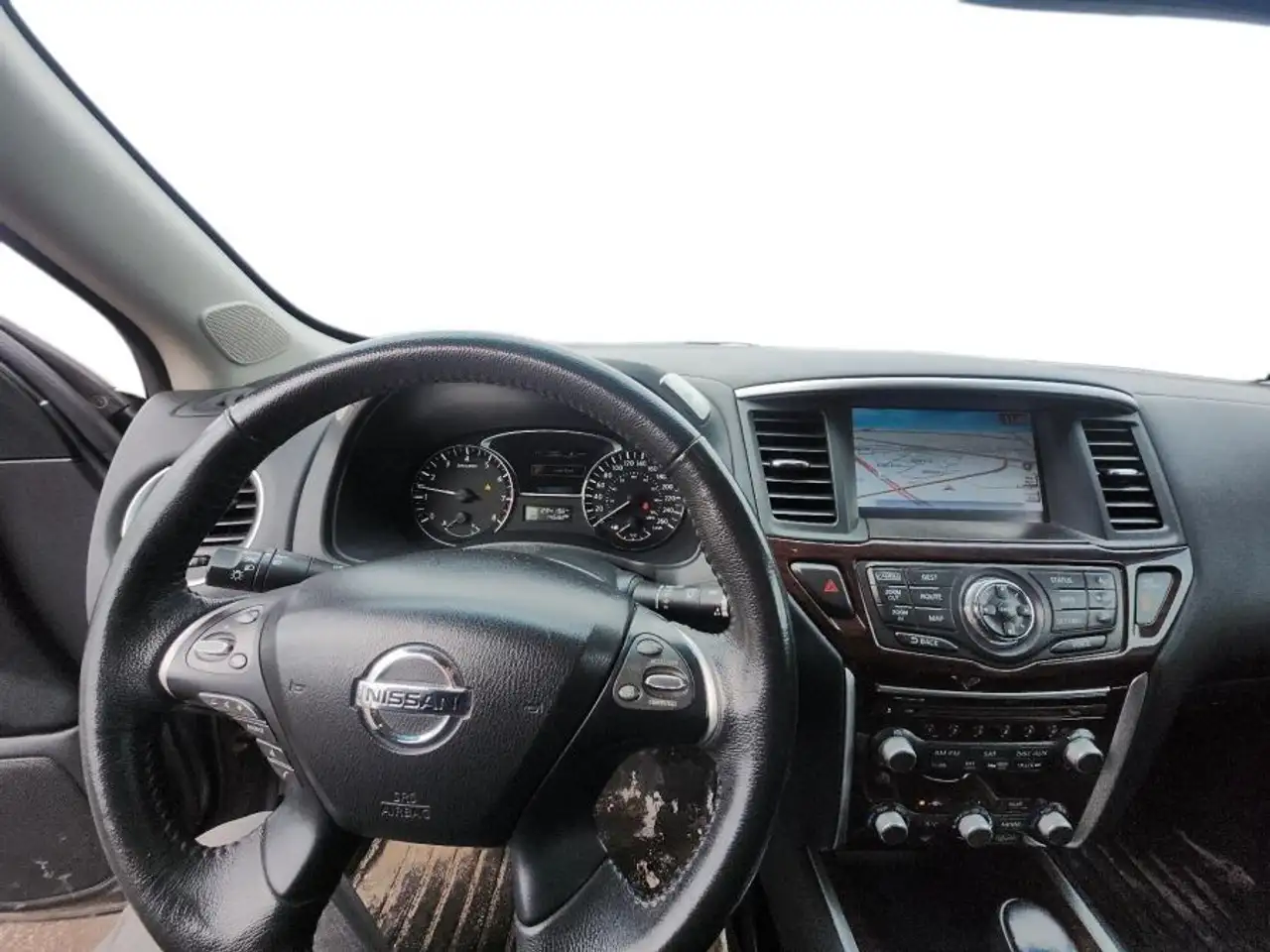 Nissan Pathfinder снимка Nissan Pathfinder