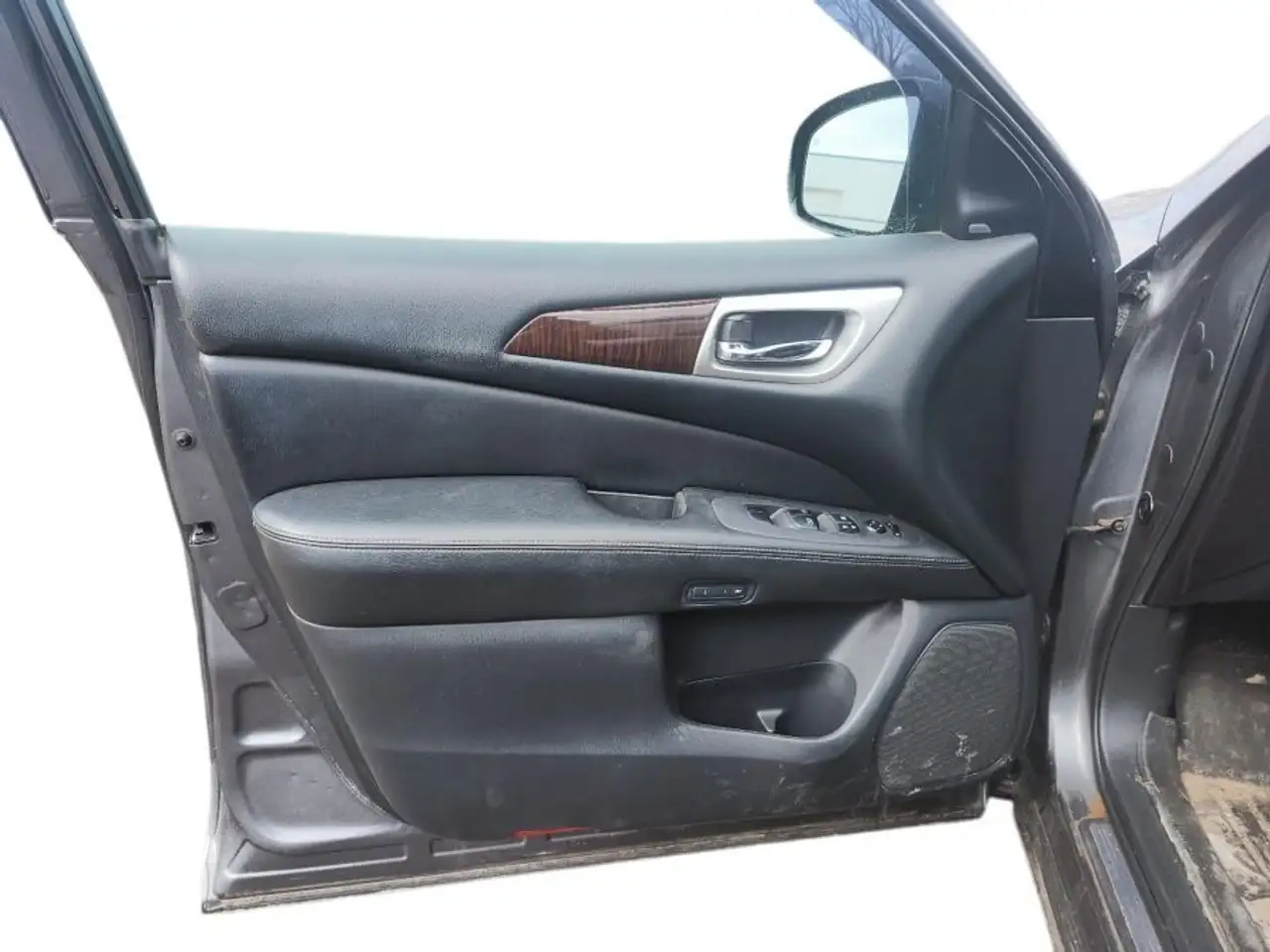 Nissan Pathfinder снимка Nissan Pathfinder