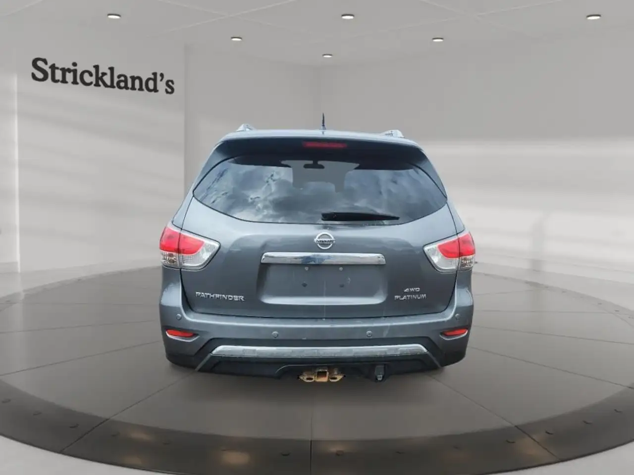 Nissan Pathfinder снимка Nissan Pathfinder