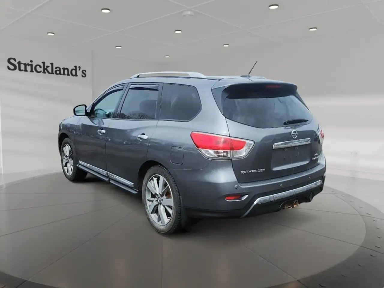 Nissan Pathfinder снимка Nissan Pathfinder