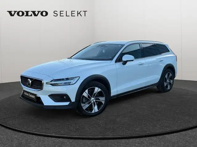 Volvo V60 Cross Country B4 AWD Ultimate Dark / Diesel