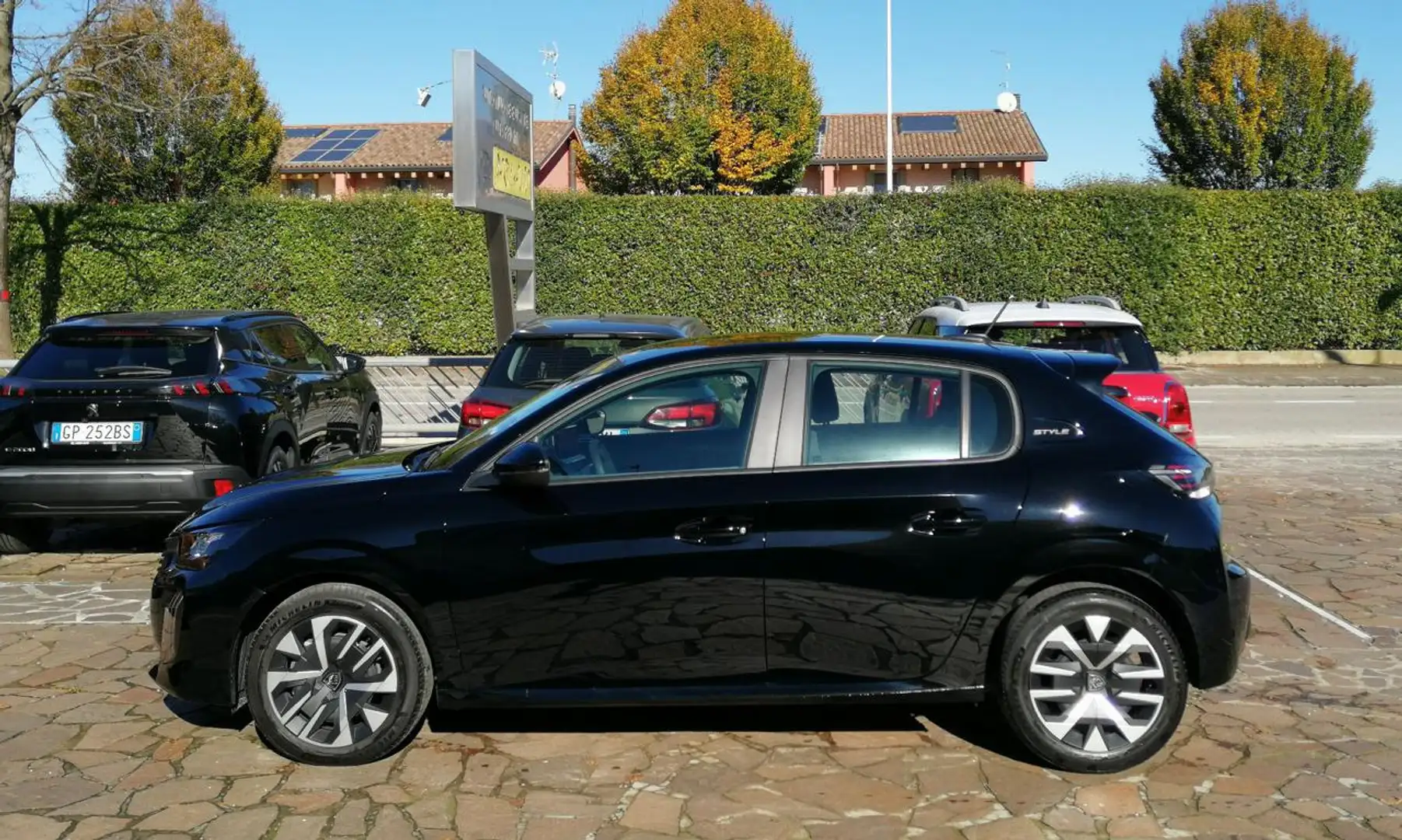 Peugeot 208 Hybrid 110 CV e-DCS6 Style Nero - 2