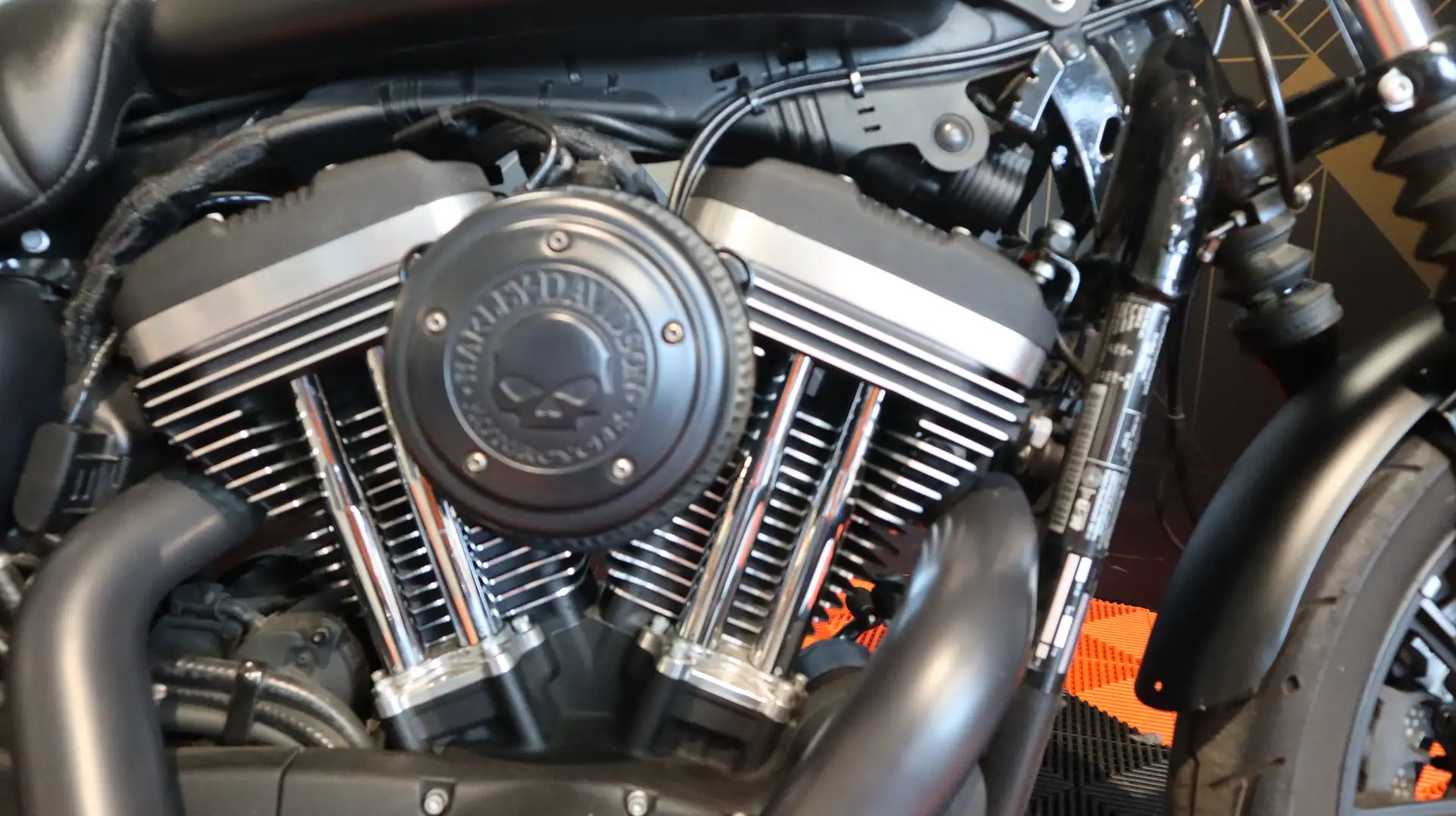Harley-Davidson Iron 883 Negru - 2