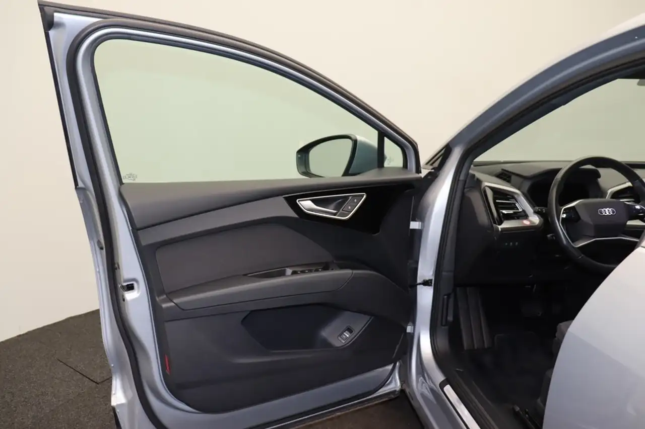 Audi Q4 e-tron Sportback 40 e-tron . Matrix Navi AHK 7