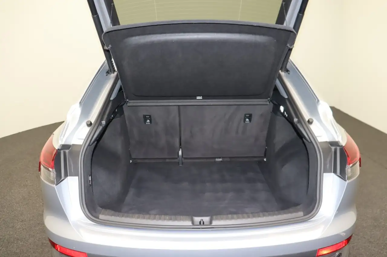 Audi Q4 e-tron Sportback 40 e-tron . Matrix Navi AHK 13