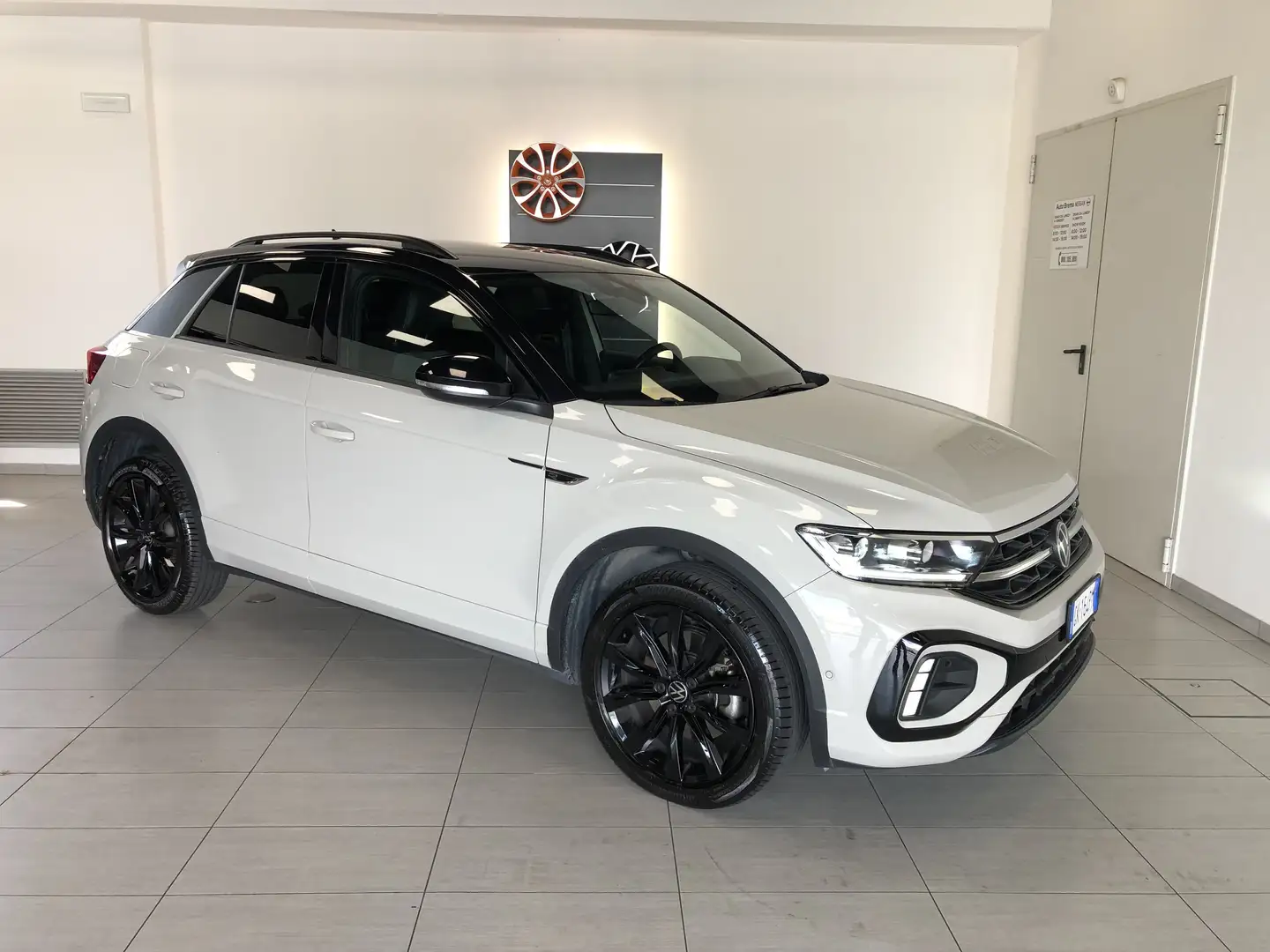 Volkswagen T-Roc T-Roc 2.0 tdi R-Line 150cv dsg Beige - 1