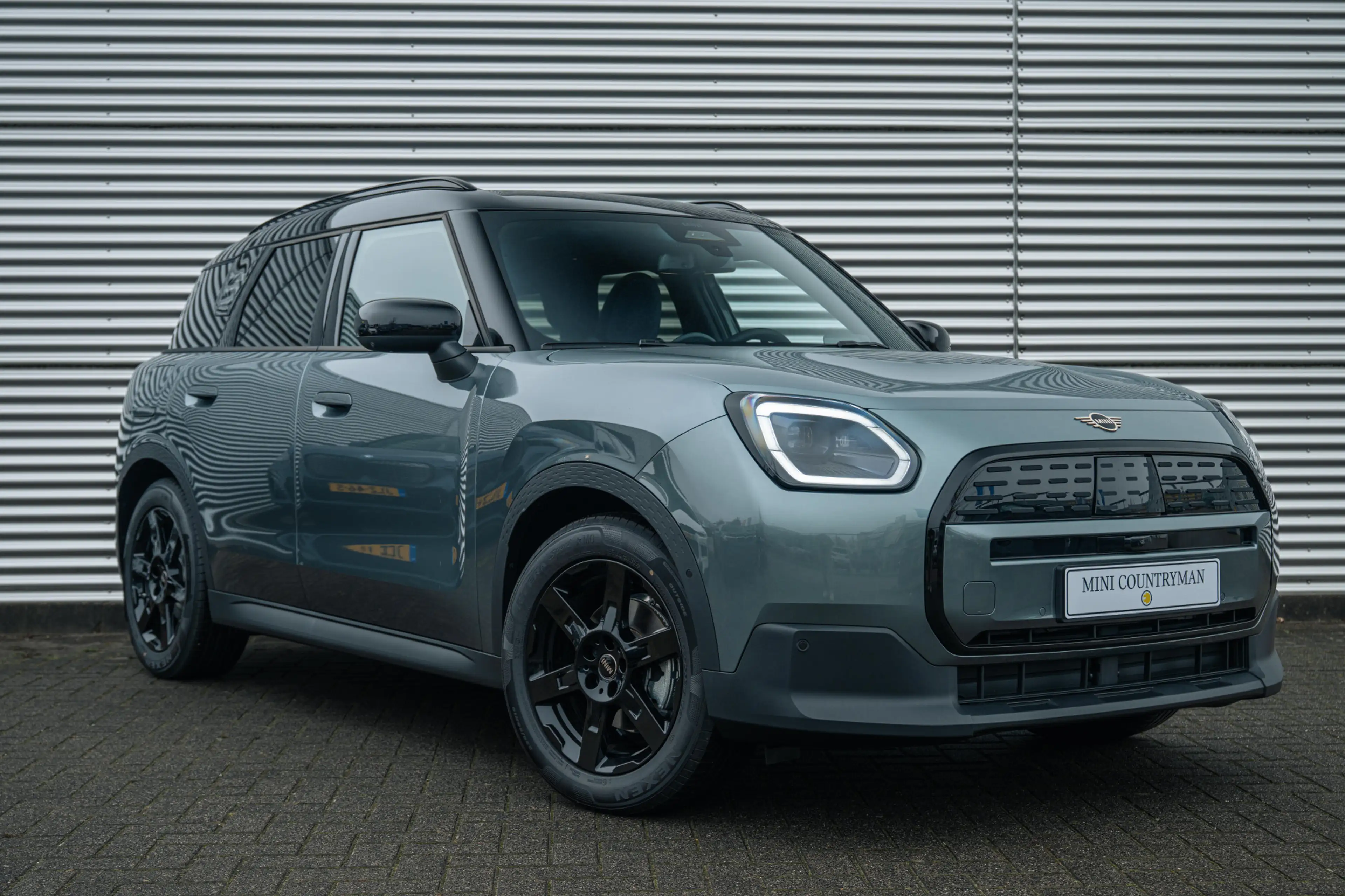 MINI Countryman E / Classic / Pakket L / 18" Asteroid Spoke Black — photo 15