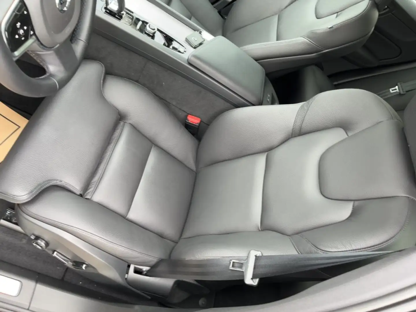Volvo XC60 Recharge Plus T6 AWD 2l Plug-In Schwarz - 2