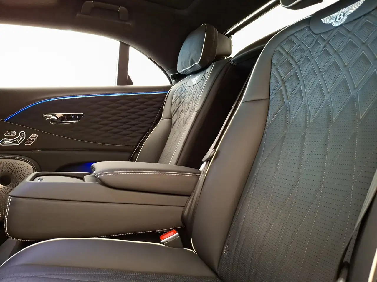 Bentley Flying Spur 2025 — фото 10