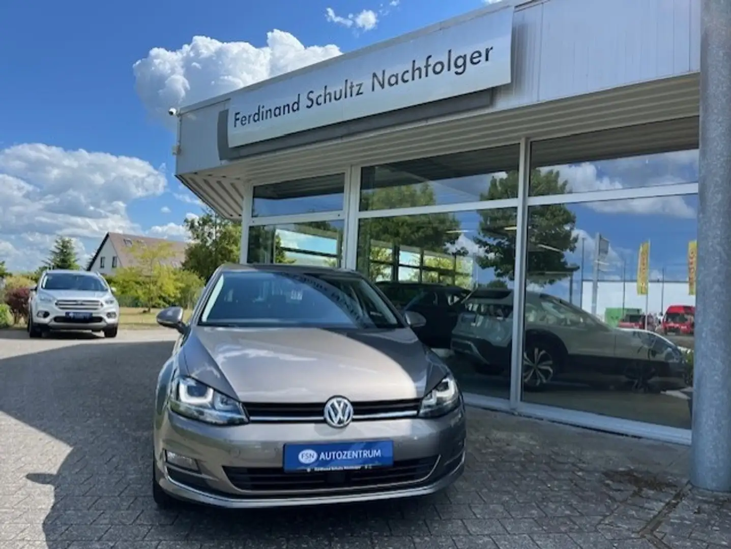 Volkswagen Golf VII 1.2 TSI Allstar 6-Gang Stdhzg. Bi Xenon Sitzh Plateado - 2