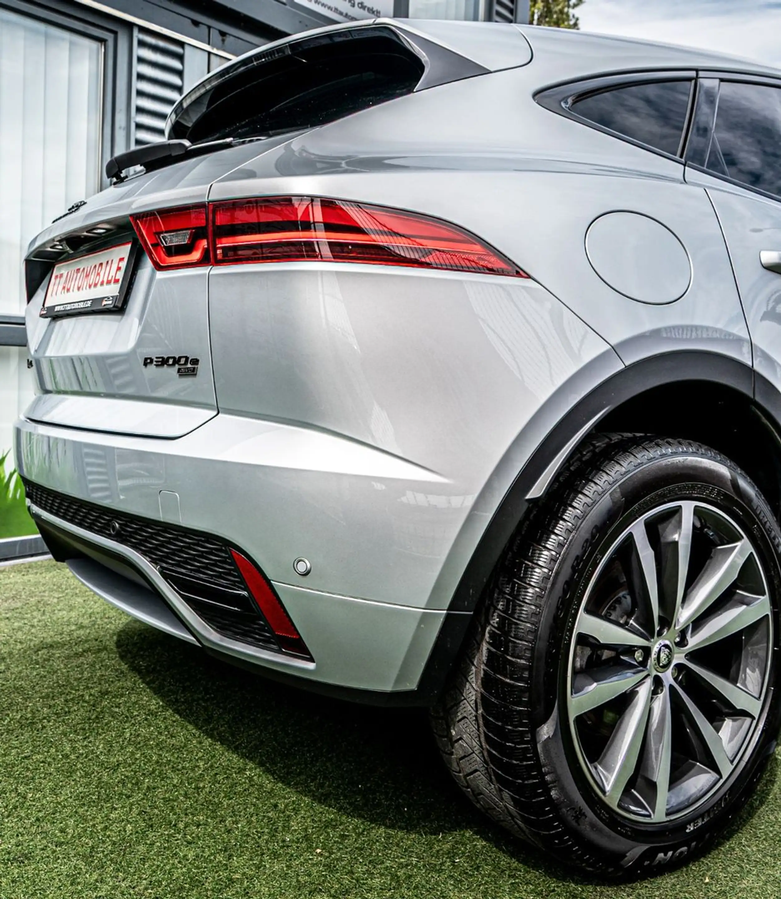 Jaguar E-Pace E-PACE R-DYN. SE AWD BLACK-PACK PANO|HUD|KAMERA — photo 10