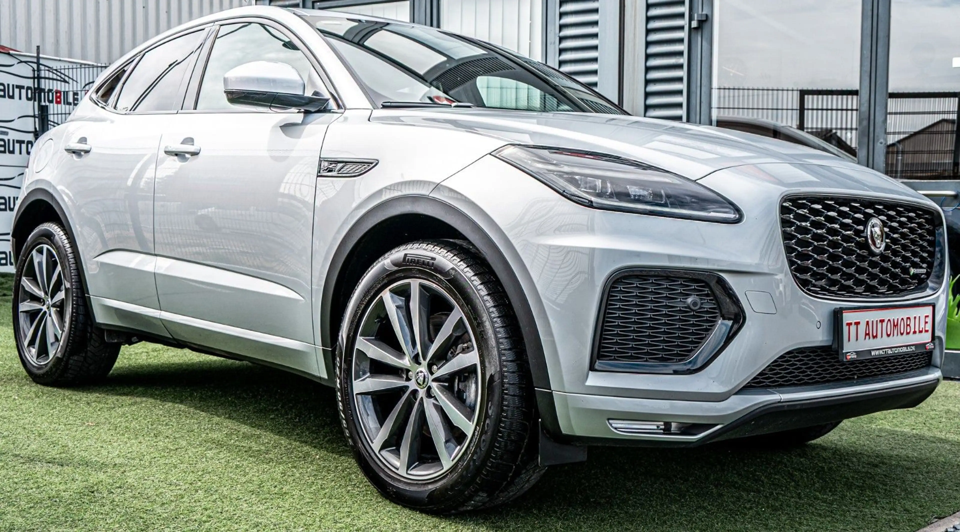 Jaguar E-Pace E-PACE R-DYN. SE AWD BLACK-PACK PANO|HUD|KAMERA — photo 2