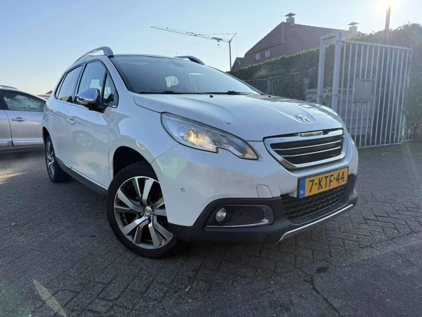 Peugeot 2008 1.6 VTi FELINE NAVI/CLIMATE/ANDROID Wit - 1