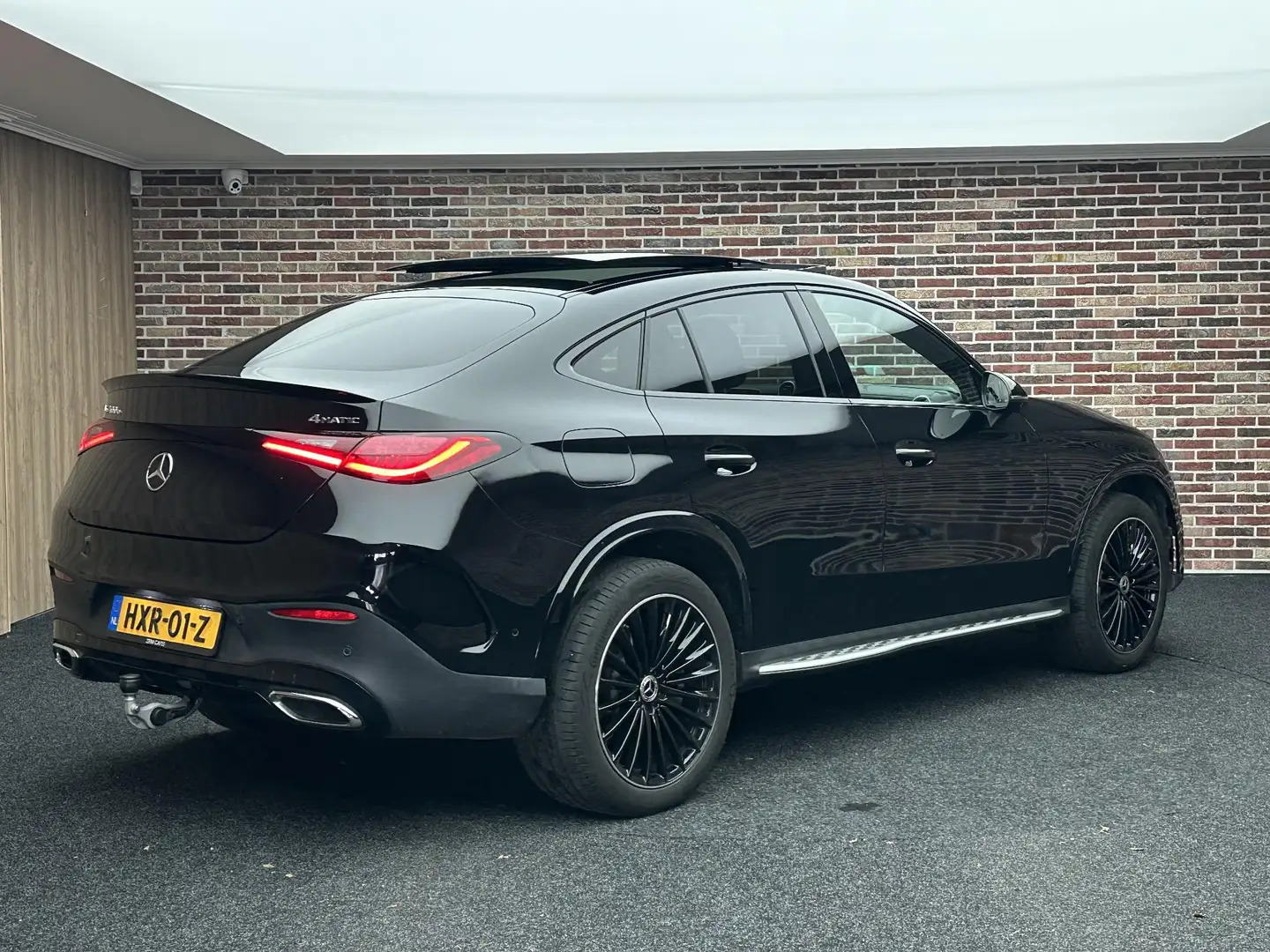 Mercedes-Benz GLC 400 Coupé 400e 4MATIC AMG Line |BTW| Pano 360 Memory T Zwart - 2