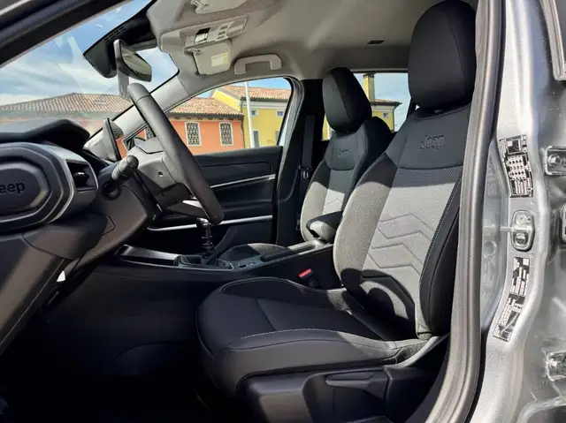 Jeep Avenger view 6
