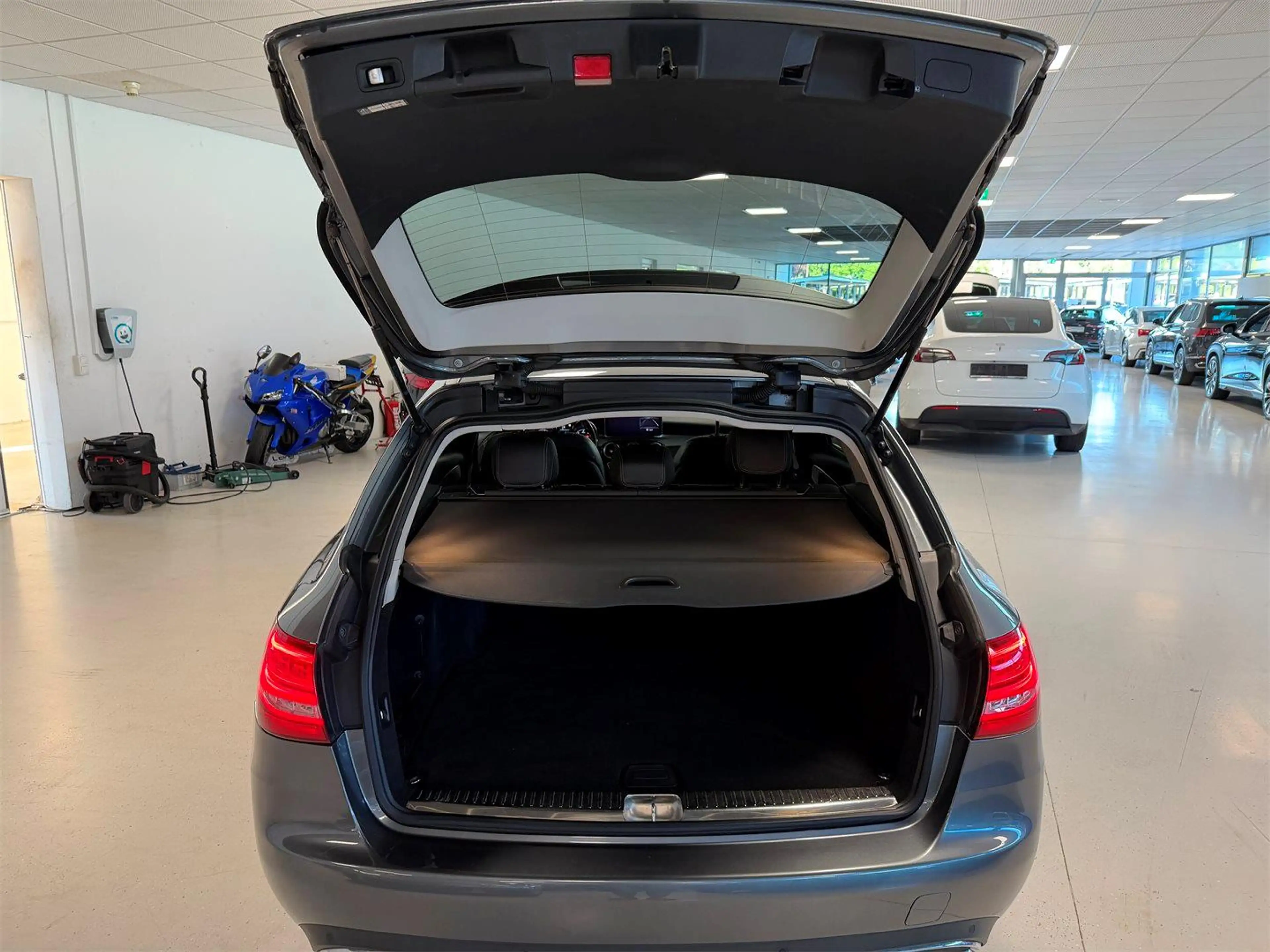 Mercedes-Benz C 250 d T 4MATIC Aut. *LED*NAVI*AHK* — photo 15