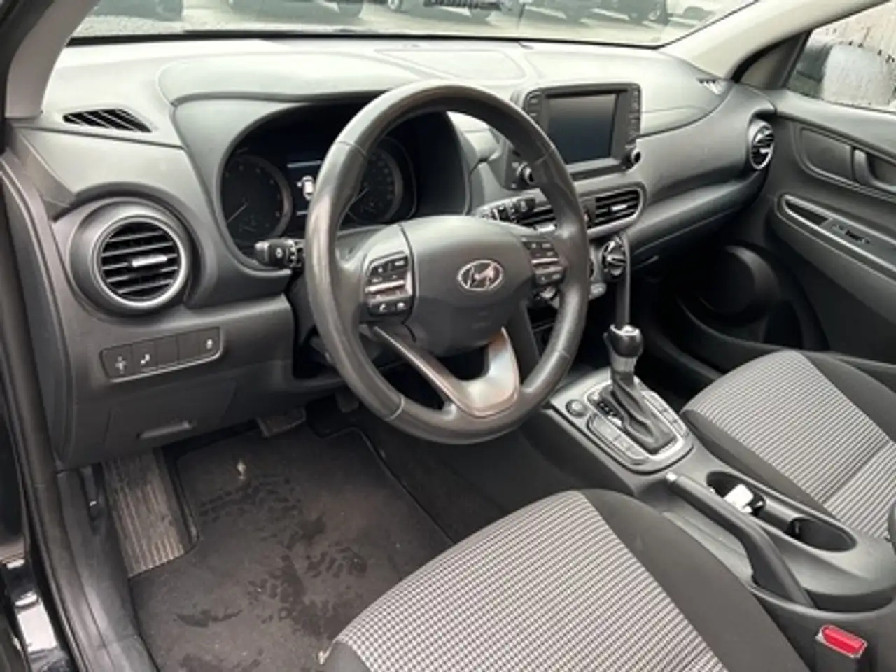 Hyundai KONA снимка Hyundai KONA