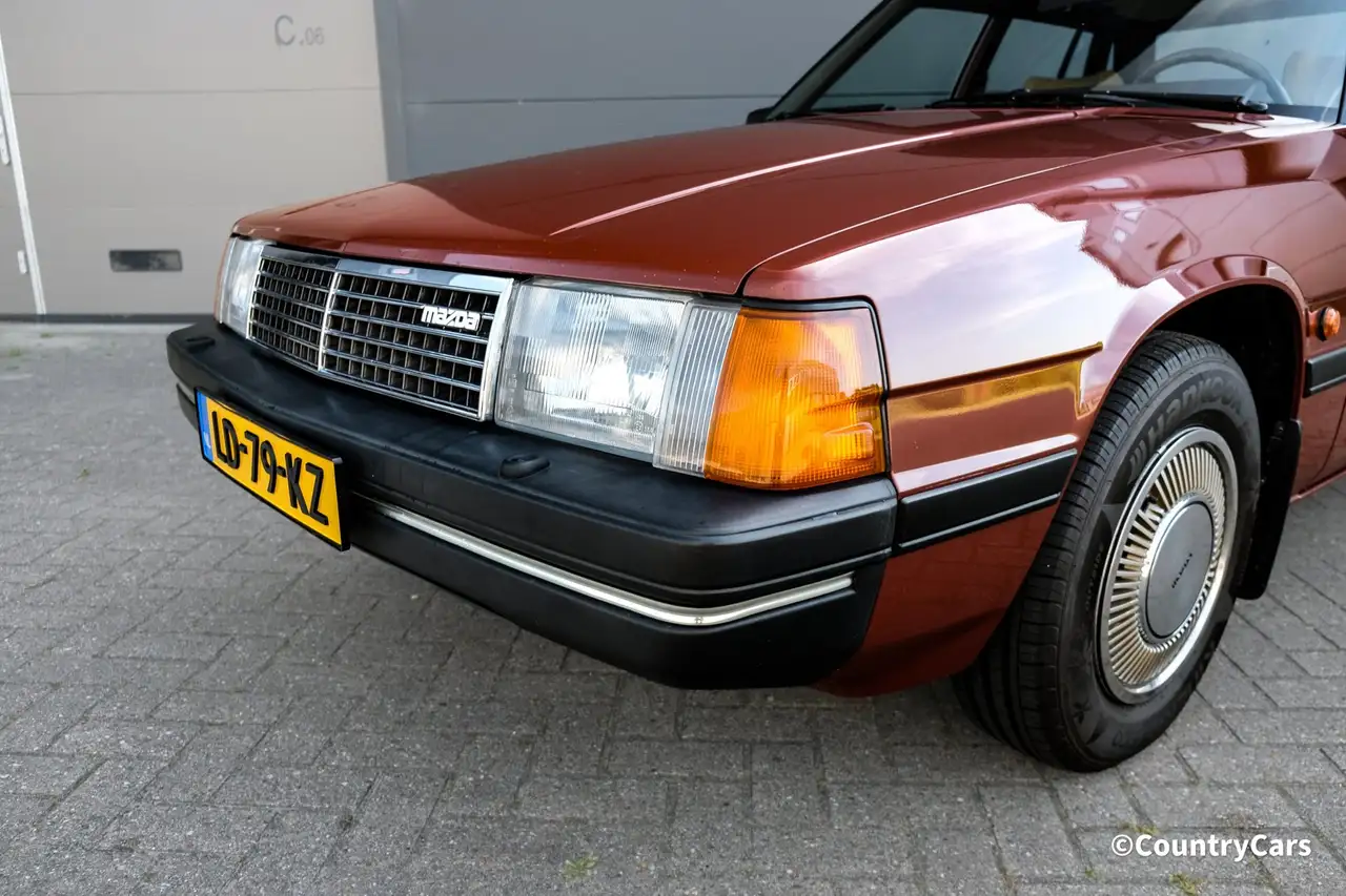 Mazda 929 2.0 Sedan Orig. NL Unieke Historie Verzamelaarstaa, foto 9