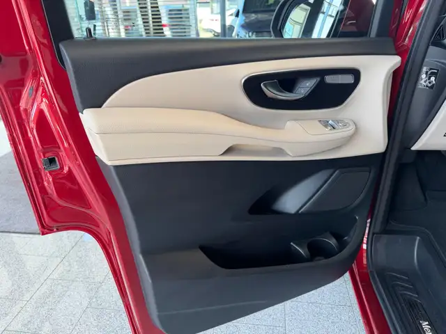 Mercedes-Benz V-Class view 6