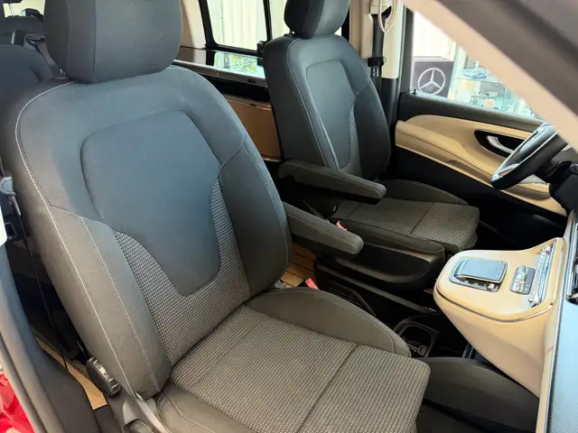 Mercedes-Benz V-Class view 9