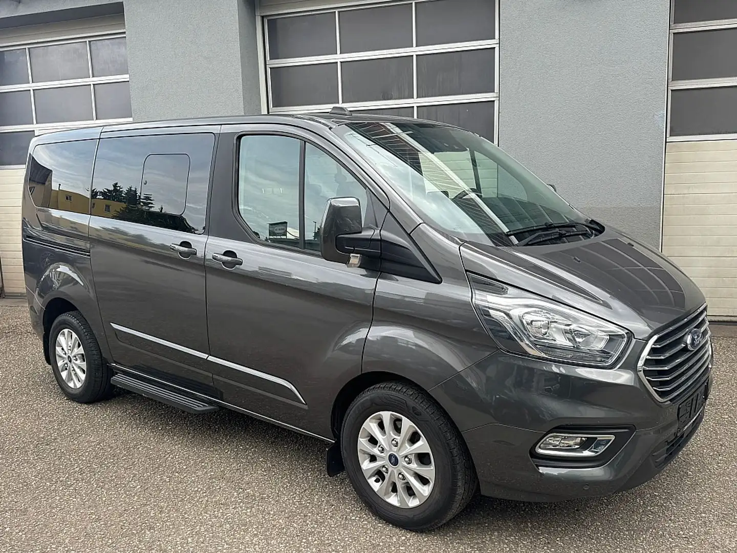 Ford Tourneo Custom 1,0 PHEV  Titanium Aut. *8-SITZER* Gris - 1