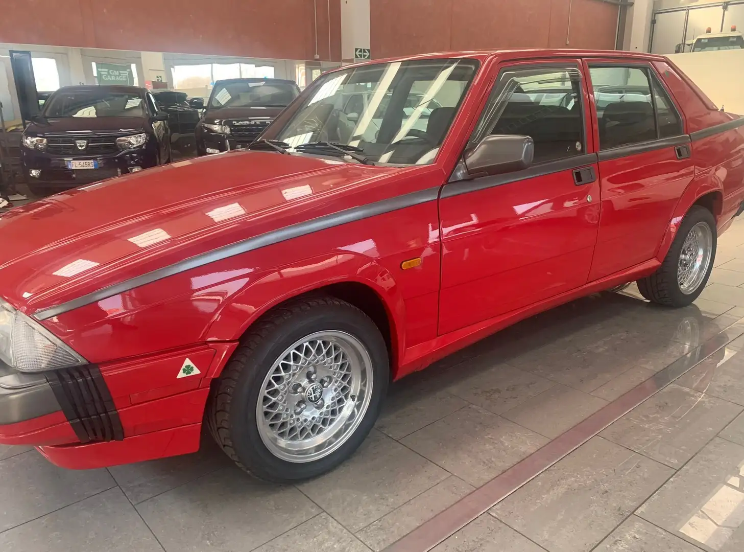 Alfa Romeo 75 Červená - 1