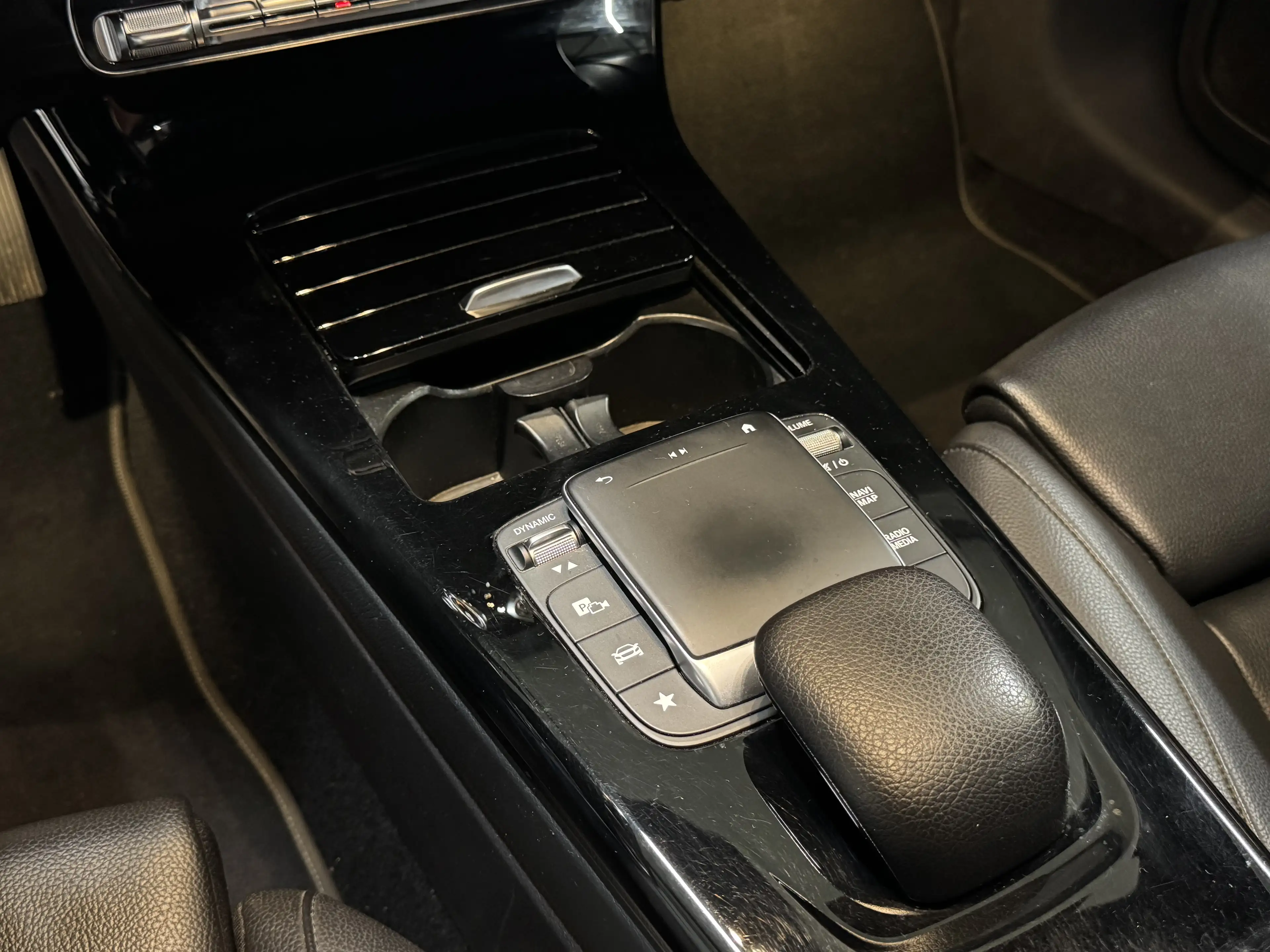 Mercedes-Benz A 250 e | Business Luxury Limited | Pano | Leer | Camera — photo 18