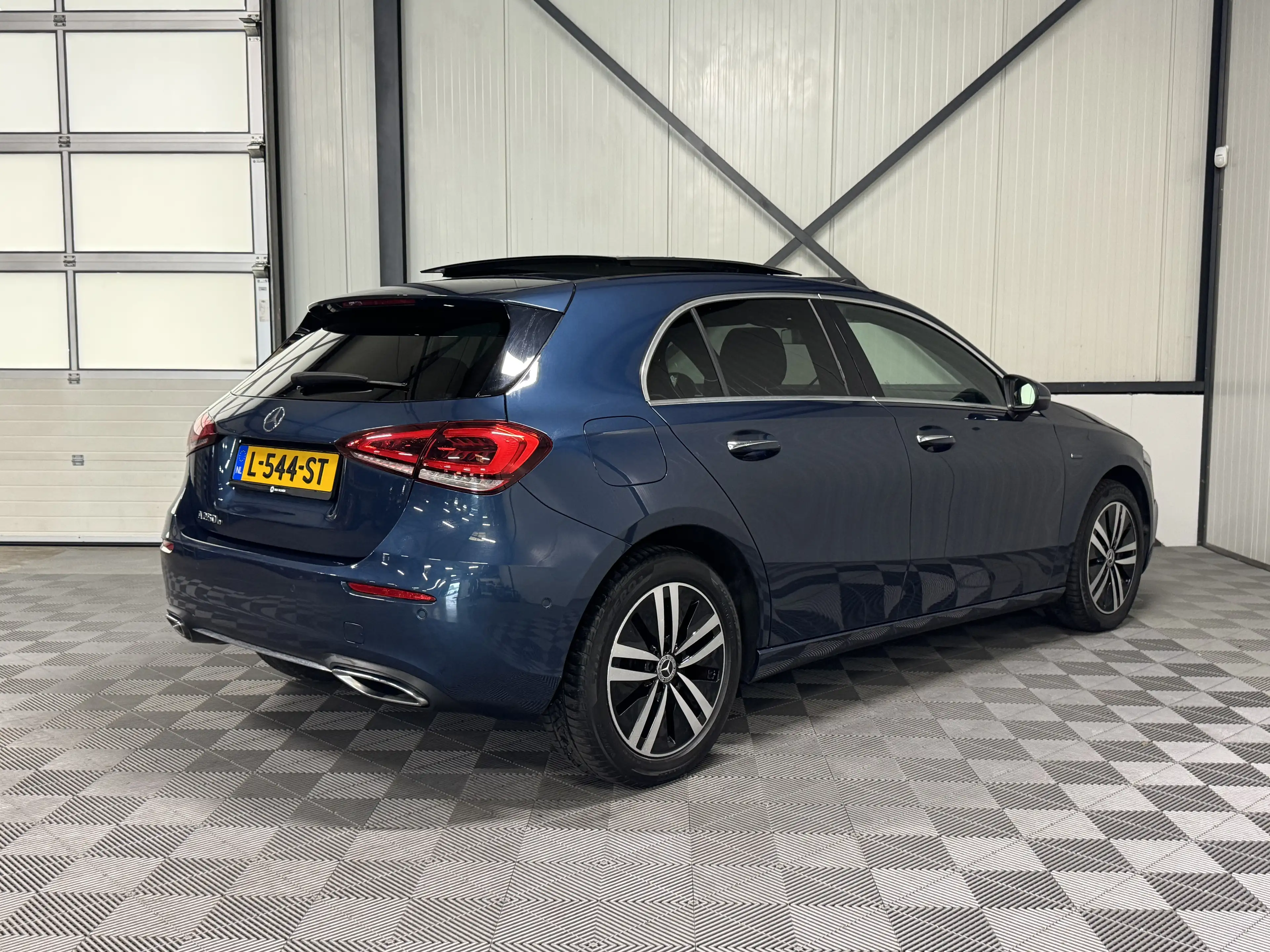 Mercedes-Benz A 250 e | Business Luxury Limited | Pano | Leer | Camera — photo 2