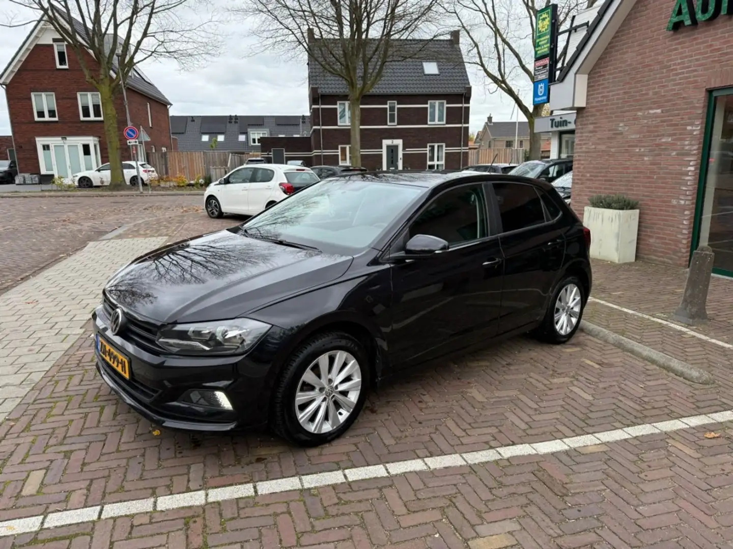 Volkswagen Polo 1.0 MPI Comfortline Zwart - 2