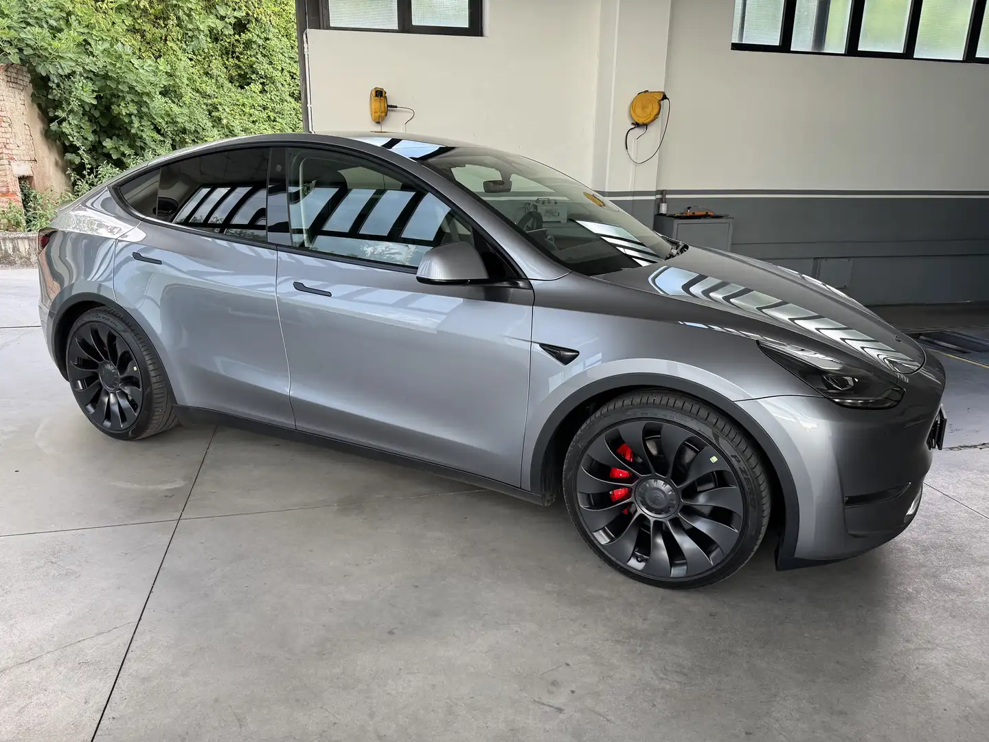 Tesla Model Y Performance Dual Motor awd Argento - 1