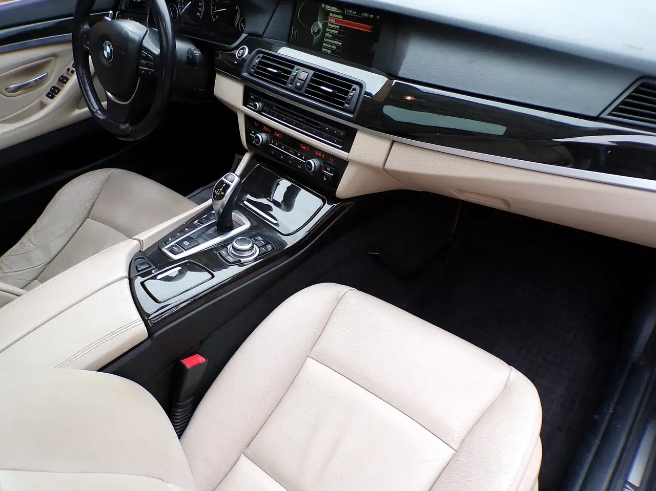 BMW 5 Series снимка BMW 5 Series