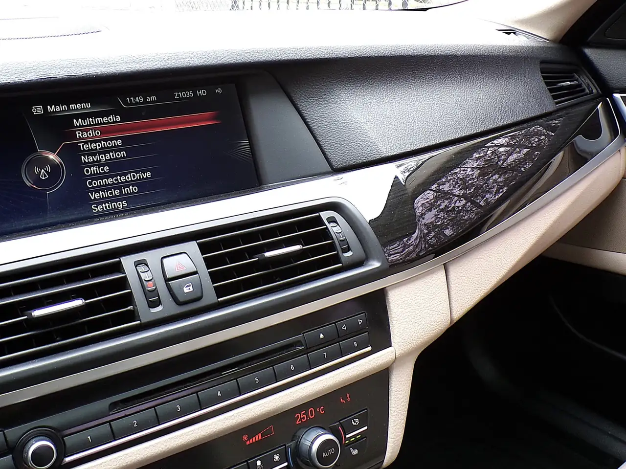 BMW 5 Series снимка BMW 5 Series