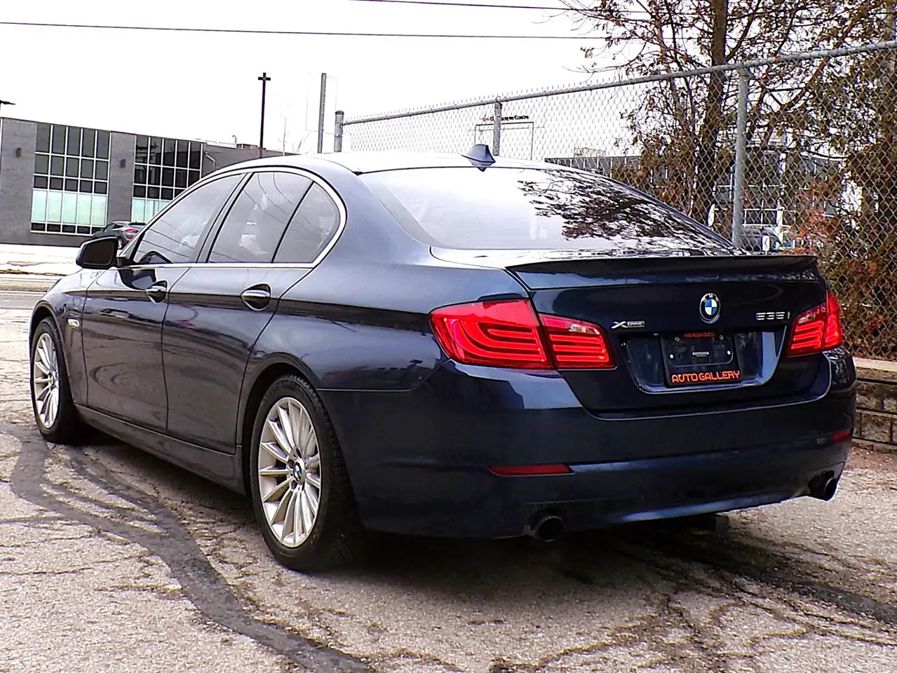 BMW 5 Series снимка BMW 5 Series