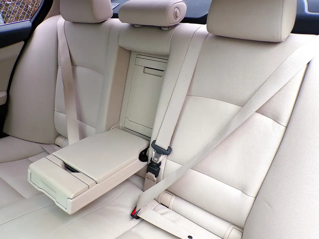 BMW 5 Series снимка BMW 5 Series