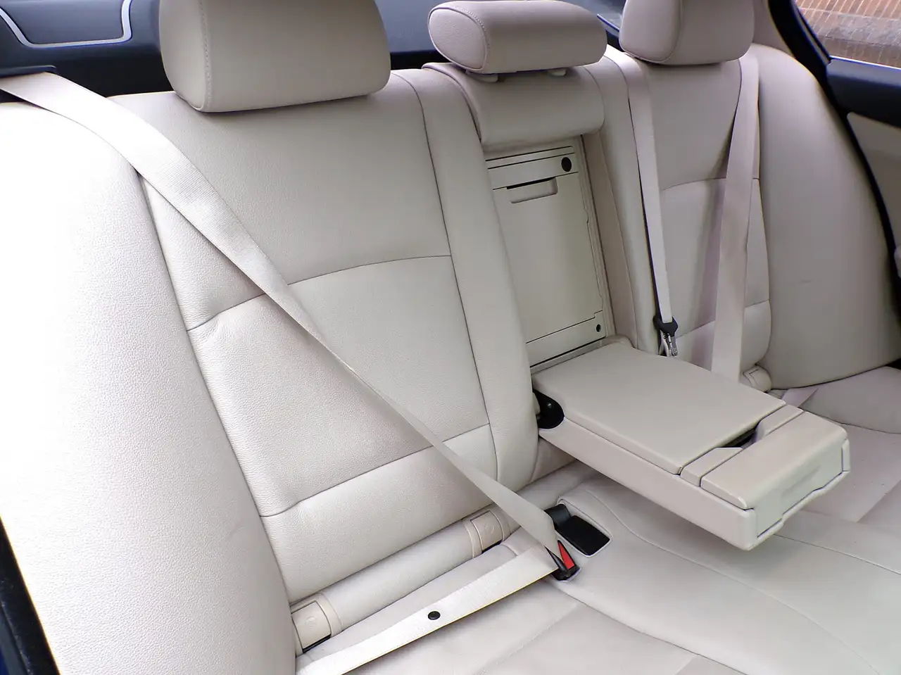 BMW 5 Series снимка BMW 5 Series