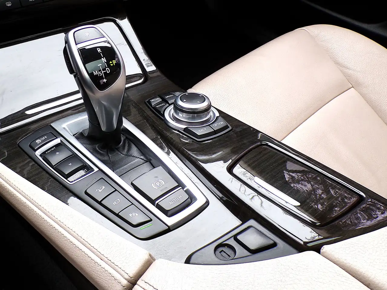 BMW 5 Series снимка BMW 5 Series