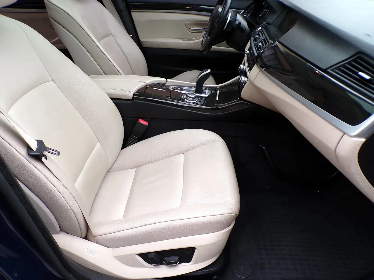 BMW 5 Series снимка BMW 5 Series