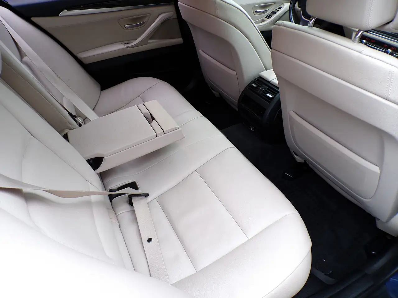BMW 5 Series снимка BMW 5 Series