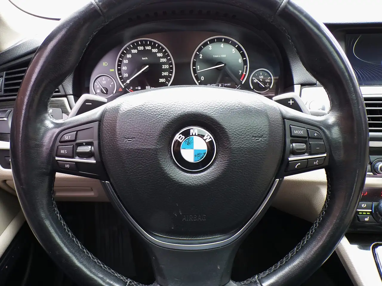 BMW 5 Series снимка BMW 5 Series