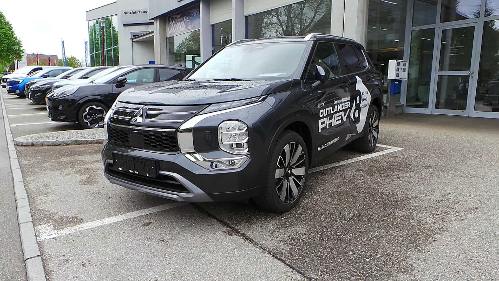Mitsubishi Outlander 2,4 PHEV S-AWC Intense Grau - 1