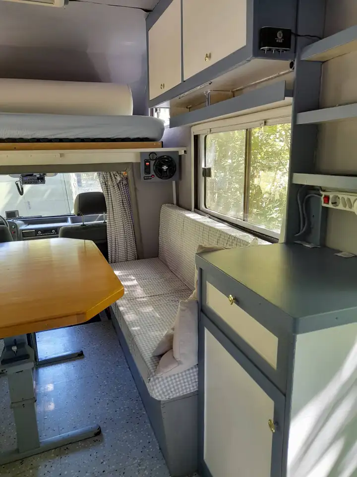 Ford F 100 Wohnmobil Alkoven, foto 12