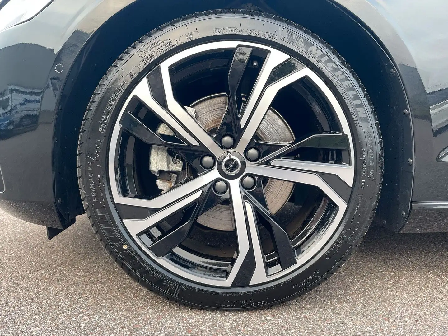 Volvo V60 B4 Mild-Hybrid Plus Dark ACC BLIS SD Schwarz - 2