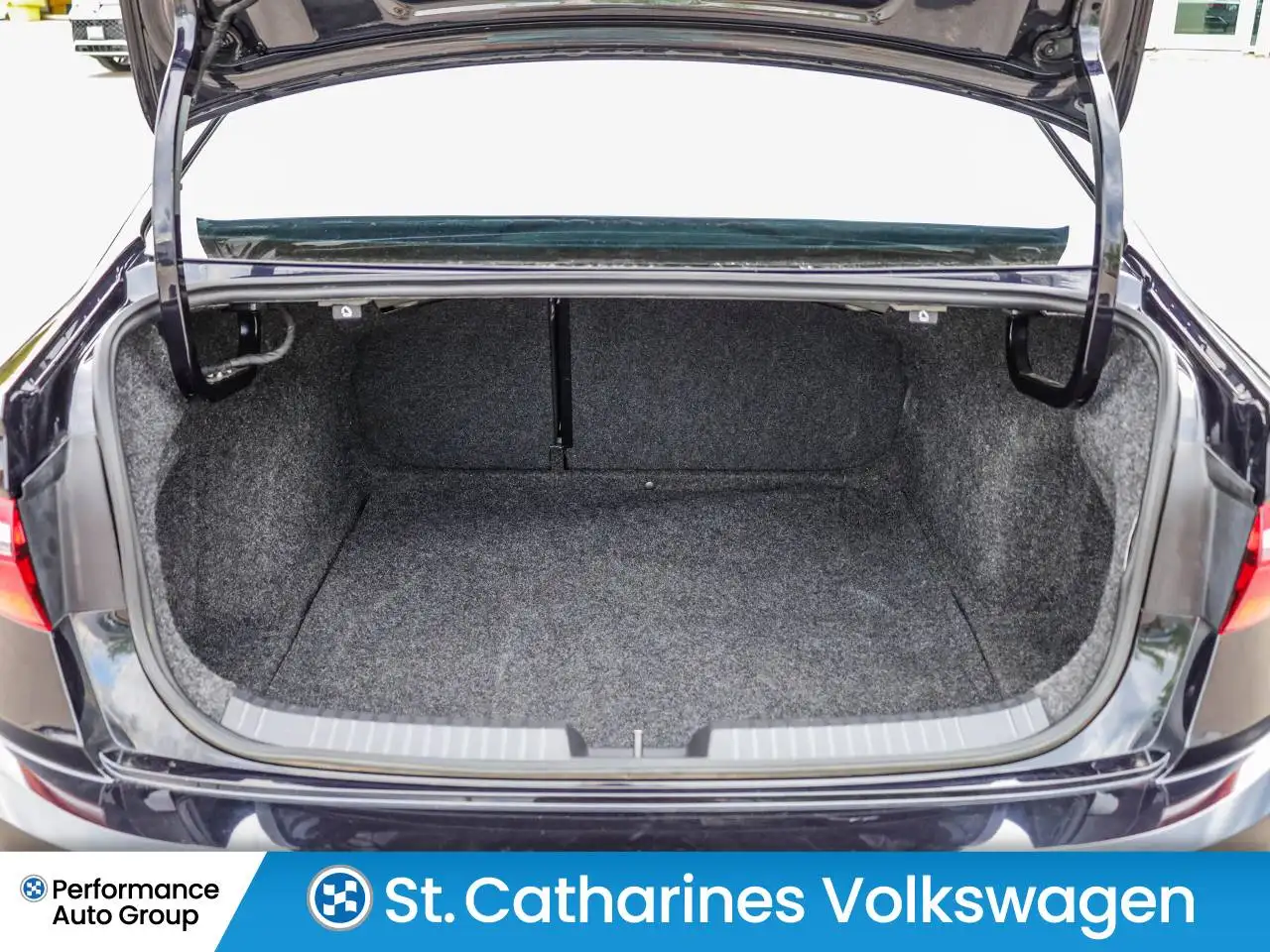 Volkswagen Jetta снимка Volkswagen Jetta