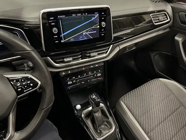 Volkswagen T-Roc view 19