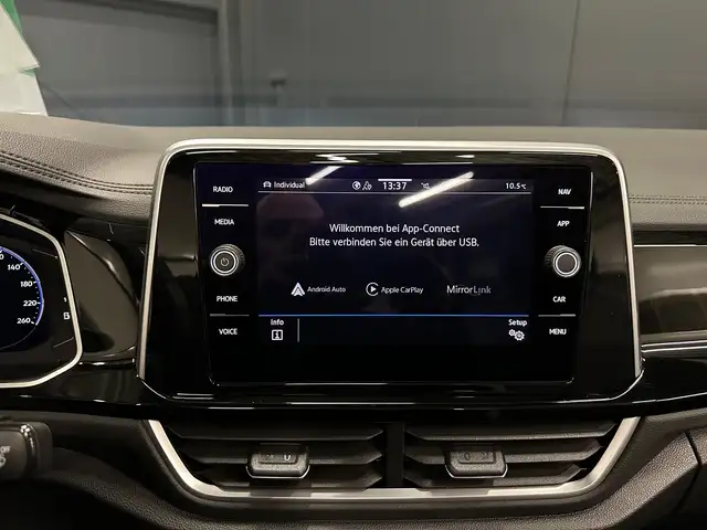Volkswagen T-Roc view 22