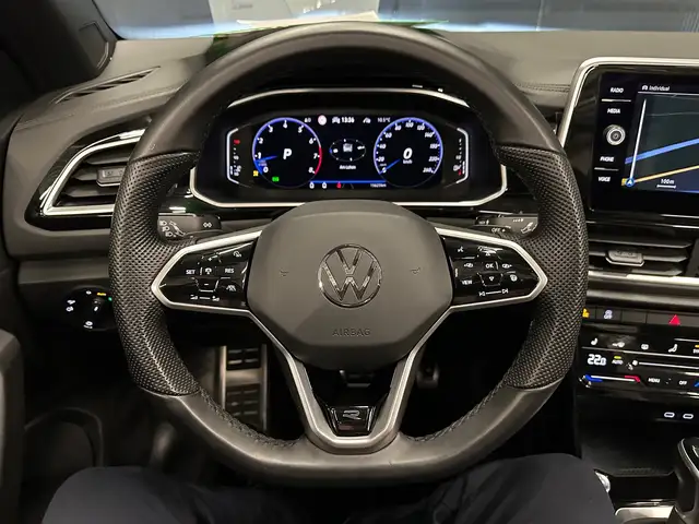 Volkswagen T-Roc view 16