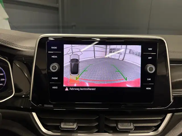 Volkswagen T-Roc view 21