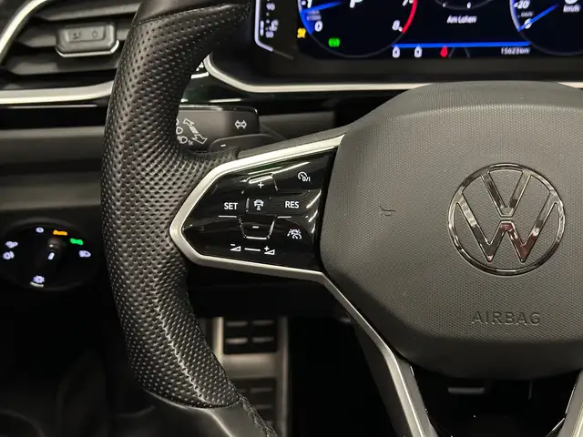 Volkswagen T-Roc view 17